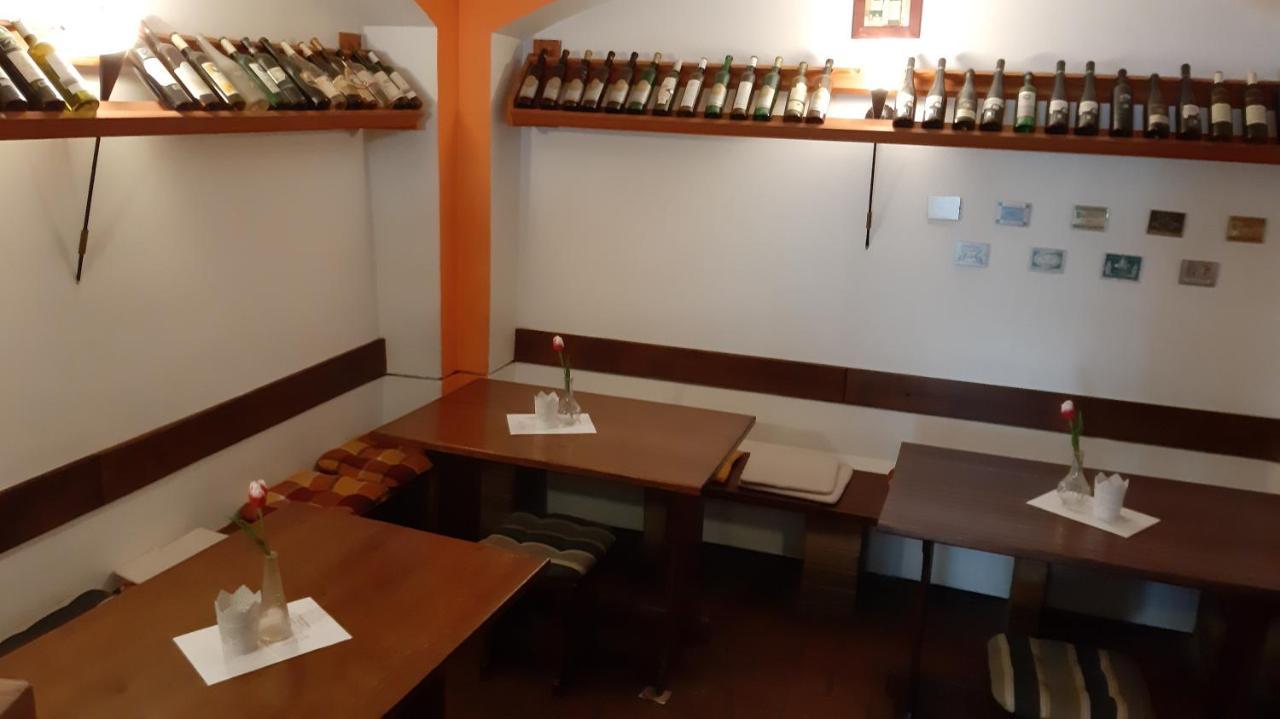 Penzion A Vinoteka Hrozen Kroměříž المظهر الخارجي الصورة