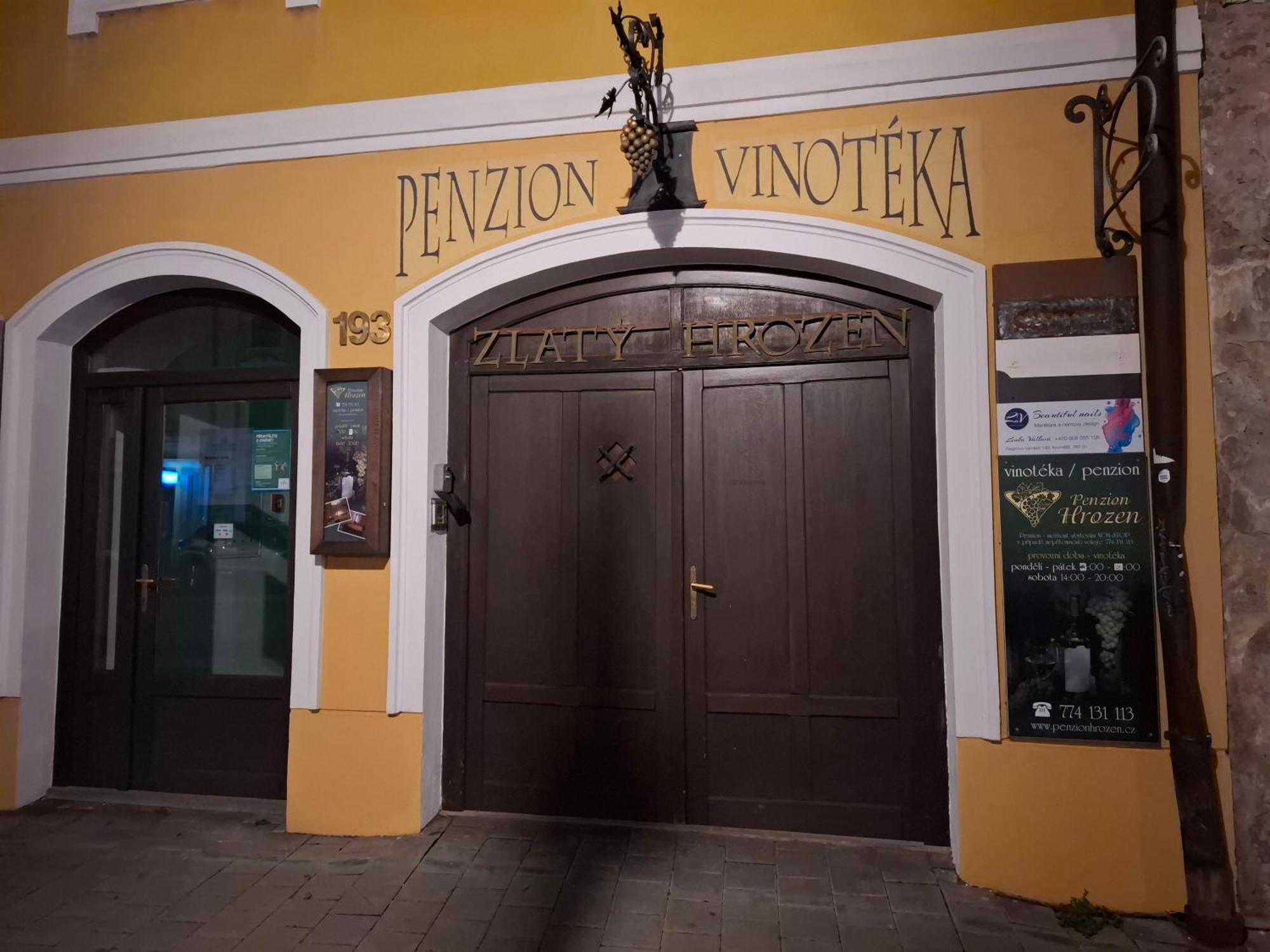 Penzion A Vinoteka Hrozen Kroměříž المظهر الخارجي الصورة